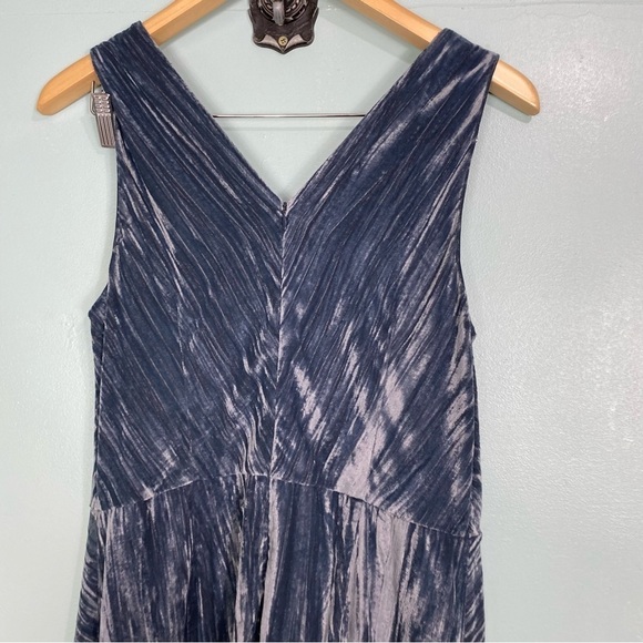 Vince Ruched Panel V Neck Pleated Velvet Dress Blue Sz 10 Midi‎ Sleeveless - Picture 5 of 5